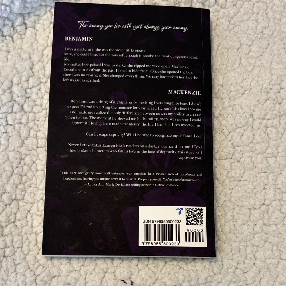 Lauren Biel Horror Book Set - Picture 6 of 8